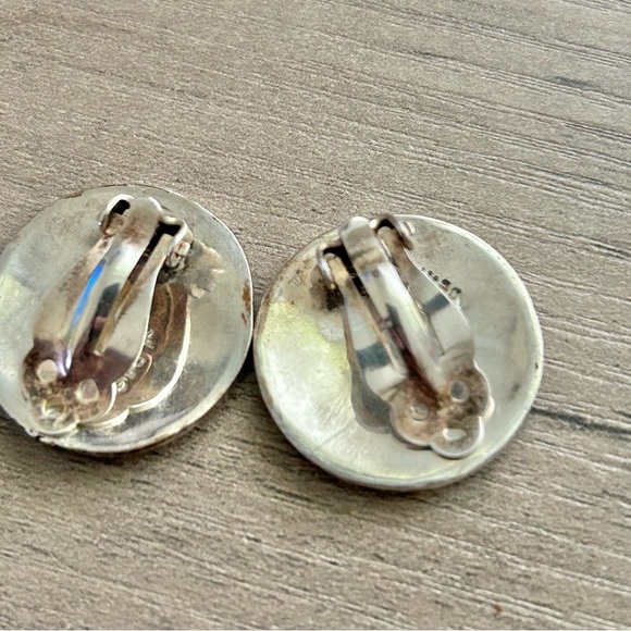 Vintage Alpaca Mexico Floral Inlay Clip On Earrings - Picture 3 of 6